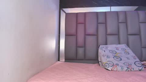 BELLA FLAME online show from November 18, 2025, 7:18 pm