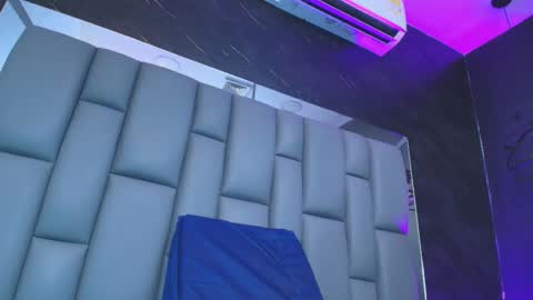 BELLA FLAME online show from November 20, 2025, 7:57 pm