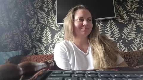 kissmelory online show from November 10, 2025, 11:20 am