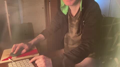 kissofbanned1983 online show from May 19, 2026, 7:37 am