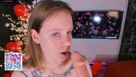 Snapshot of kitness_sky chatting on February 16, 2025, 1:05 pm Kitness online show from February 16, 2025, 1:05 pm