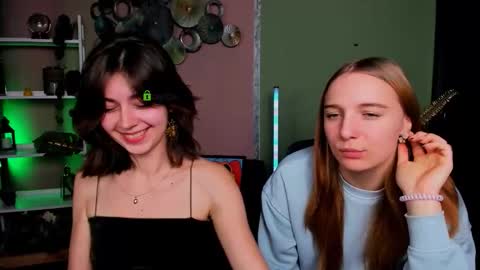 kitniss online show from November 4, 2025, 1:32 pm