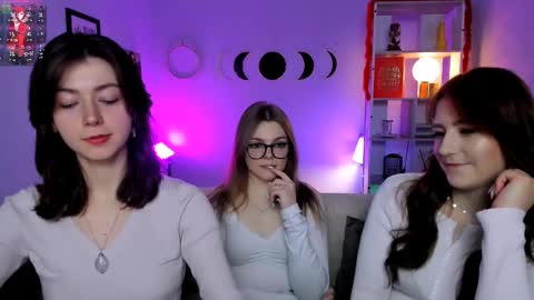 kitniss online show from March 8, 2026, 8:12 pm