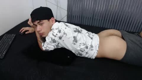 kitsune_44 online show from April 17, 2026, 7:28 pm