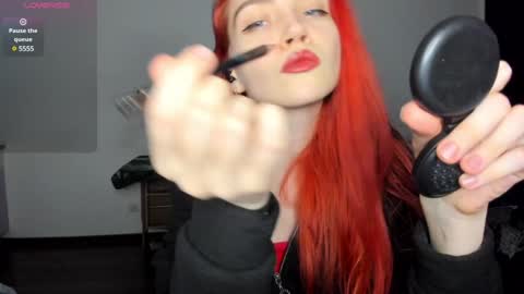 Snapshot of kitsunemoon chatting on December 19, 2024, 8:44 pm Kitsune online show from December 19, 2024, 8:44 pm