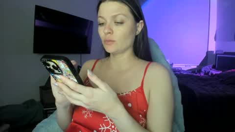 Serina Chan online show from December 22, 2024, 9:33 am