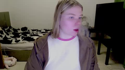 Snapshot of kitten_jenny01 chatting on December 18, 2024, 6:53 am Jennyblonde and Emmabrunette online show from December 18, 2024, 6:53 am