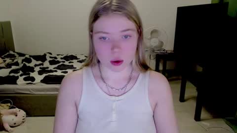 Snapshot of kitten_jenny01 chatting on December 23, 2024, 5:11 pm Jennyblonde and Emmabrunette online show from December 23, 2024, 5:11 pm