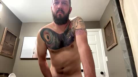 kittmatt31 online show from May 6, 2026, 1:47 am