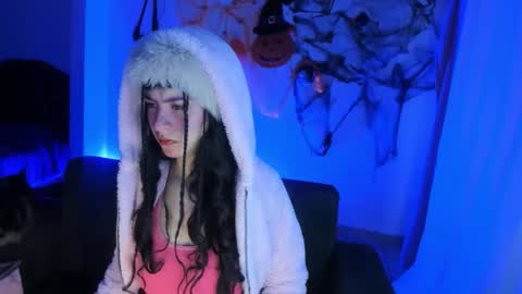 kitty__chs online show from November 17, 2025, 11:27 am