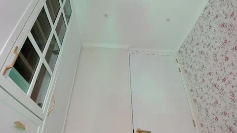 sophie online show from April 13, 2026, 6:35 pm