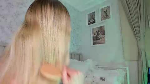 sophie online show from June 2, 2026, 7:05 pm