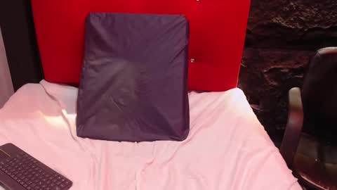 Kitty online show from October 26, 2025, 6:47 pm