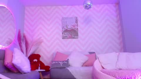 KITTY online show from September 12, 2025, 1:11 pm