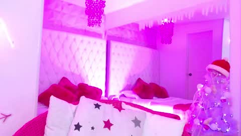 KITTY online show from December 14, 2025, 1:16 pm