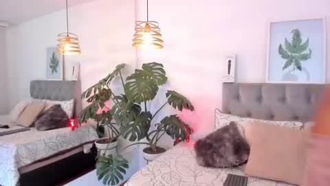 Kitty online show from November 18, 2025, 9:08 pm