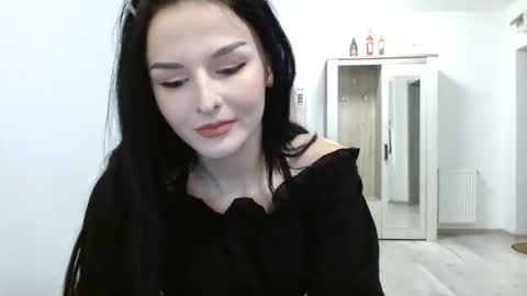 Kitty online show from November 24, 2025, 1:22 pm