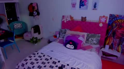 KittyChanel online show from December 14, 2025, 4:18 am