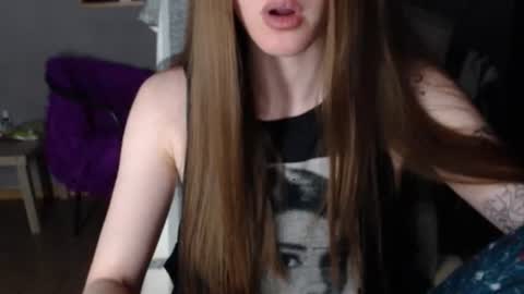 Snapshot of kittylovemoon chatting on June 15, 2026, 8:22 pm KittyloveMoon online show from June 15, 2026, 8:22 pm