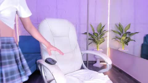 Kitty online show from October 1, 2025, 5:02 am