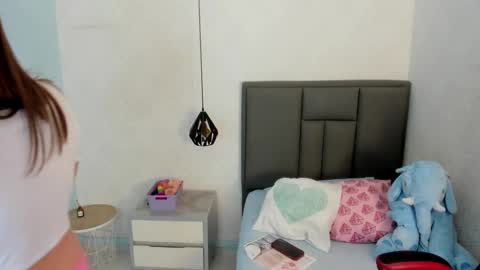  K I T T  Y  online show from February 26, 2025, 7:49 pm