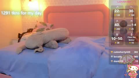  K I T T  Y  online show from March 7, 2025, 8:33 pm