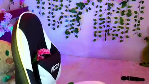 Kittyuwu  online show from October 2, 2025, 6:15 pm