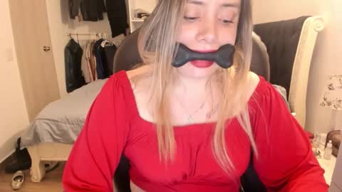 Snapshot of kittywantslove23 chatting on September 16, 2025, 12:00 am kittywantslove23 online show from September 16, 2025, 12:00 am