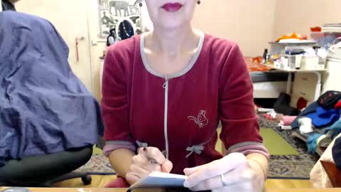 Snapshot of kiuminberry chatting on January 4, 2025, 2:35 pm KiuminBerry online show from January 4, 2025, 2:35 pm