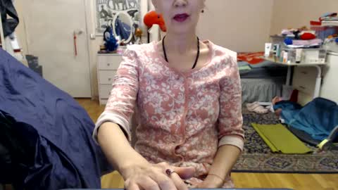 Snapshot of kiuminberry chatting on February 16, 2025, 1:05 pm KiuminBerry online show from February 16, 2025, 1:05 pm