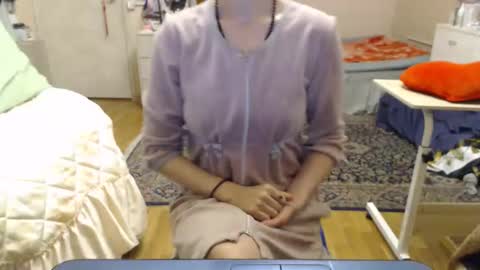 KiuminBerry online show from November 22, 2025, 2:27 pm