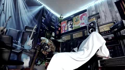 kiveuxmakeu online show from January 11, 2026, 5:51 pm