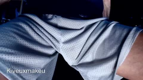 kiveuxmakeu online show from April 11, 2026, 5:06 pm