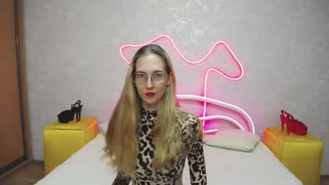 Klary online show from September 15, 2025, 1:44 pm