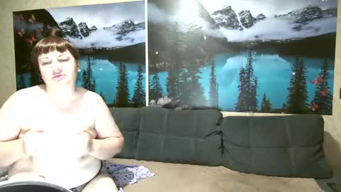 Kleosnow online show from September 14, 2025, 8:35 am