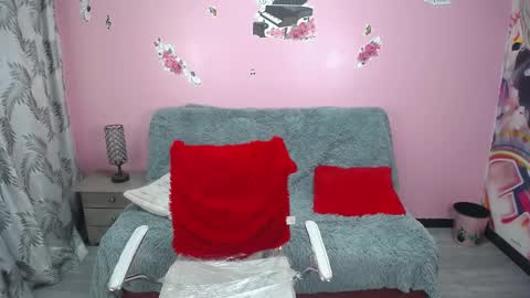 Snapshot of kloe_cooper chatting on December 31, 2024, 6:59 am kloe_cooper online show from December 31, 2024, 6:59 am