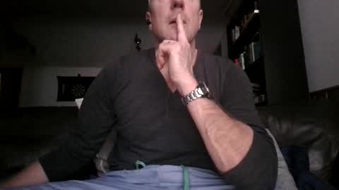 Knight3975 online show from April 10, 2026, 9:47 am