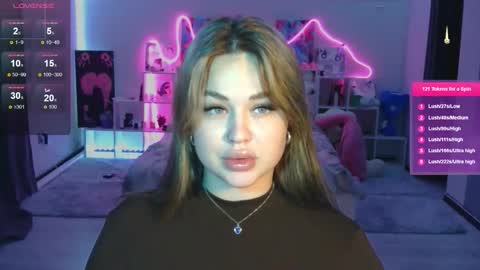 Mia online show from November 4, 2025, 3:00 pm