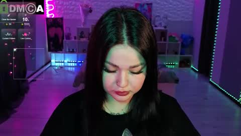 Mia online show from April 9, 2026, 5:51 am