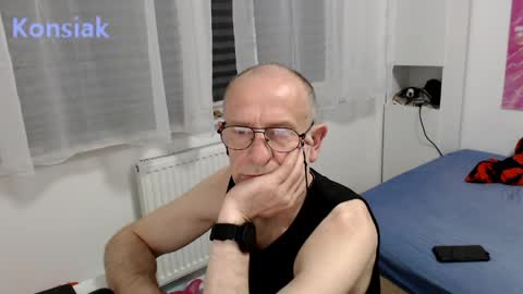 Snapshot of konsiak chatting on May 6, 2026, 4:45 pm Komsiak online show from May 6, 2026, 4:45 pm
