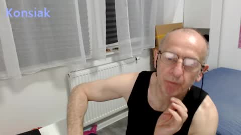 Snapshot of konsiak chatting on May 16, 2026, 6:50 pm Komsiak online show from May 16, 2026, 6:50 pm