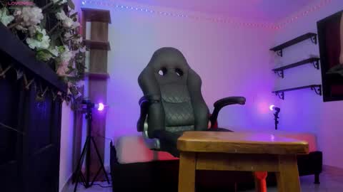 Kora Red online show from November 30, 2025, 1:37 pm