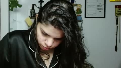 Karoll online show from October 2, 2025, 1:45 am