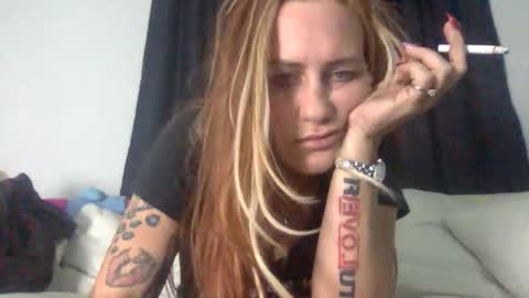 Snapshot of koyoteej chatting on January 6, 2026, 11:51 pm koyoteej online show from January 6, 2026, 11:51 pm