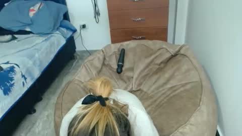 kratos_and_afrodita online show from October 6, 2025, 11:13 pm