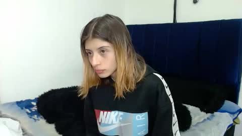 kratos_and_afrodita online show from November 9, 2025, 7:23 pm