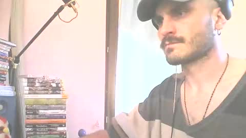 Snapshot of kratoskratoskratos chatting on March 20, 2026, 6:51 am Kratos online show from March 20, 2026, 6:51 am