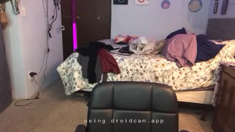 kreamyk420 online show from December 18, 2025, 5:02 am