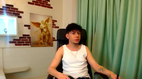 Snapshot of krewvaughn chatting on October 11, 2025, 4:55 am KrewVaughn online show from October 11, 2025, 4:55 am