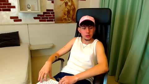 Snapshot of krewvaughn chatting on October 15, 2025, 5:18 am KrewVaughn online show from October 15, 2025, 5:18 am